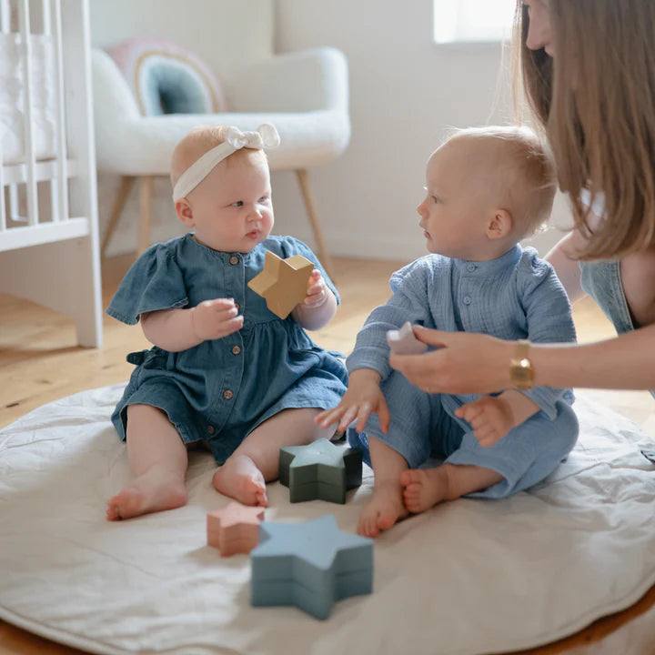 Nesting Stars - Retro by Mushie