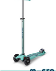 Three wheel scooter with extendable handle bar in Teal and Navy.