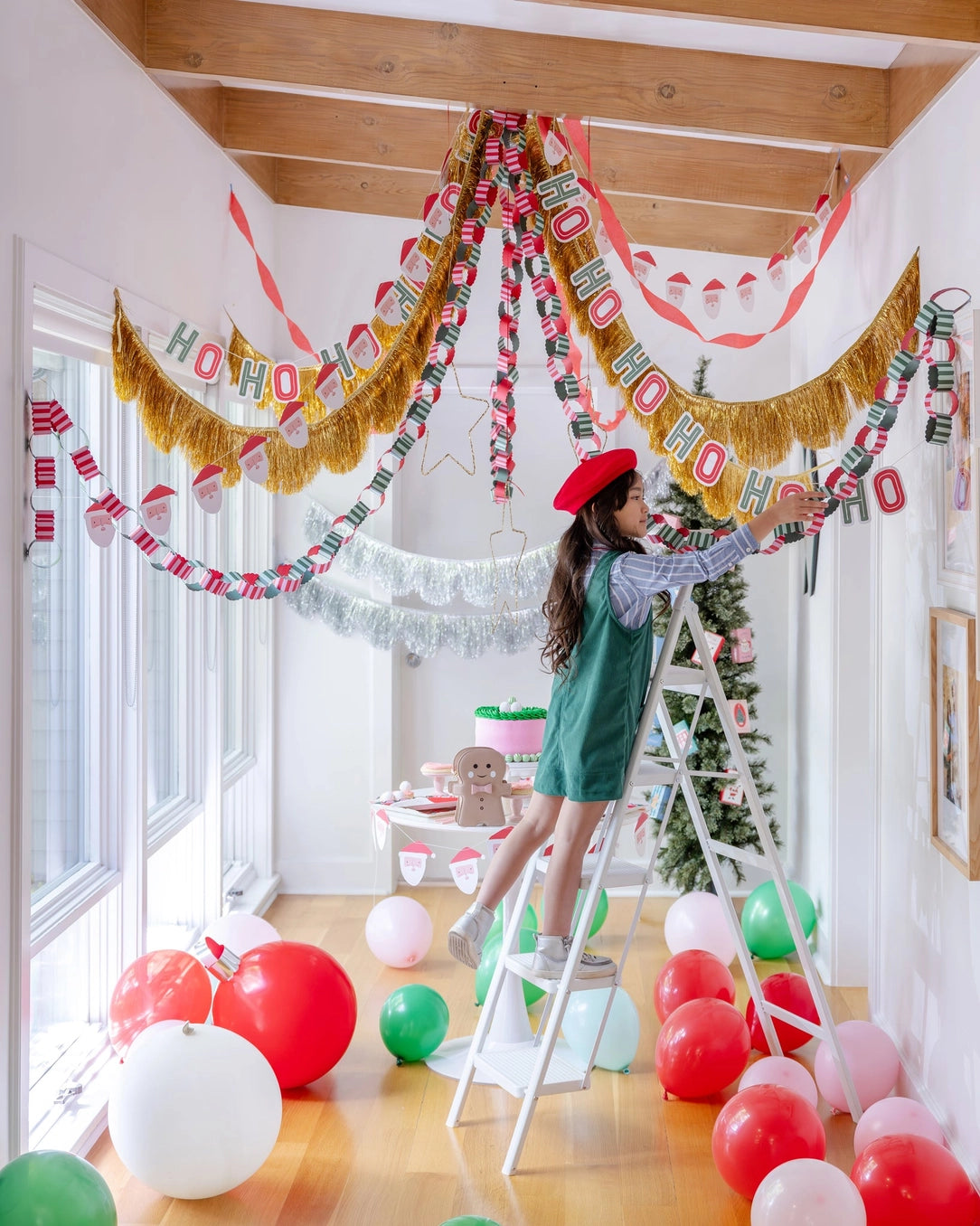 Gold Scalloped Tinsel Banner