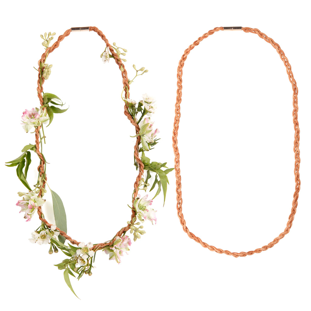 Huckleberry Fresh Flower Necklace by Kikkerland