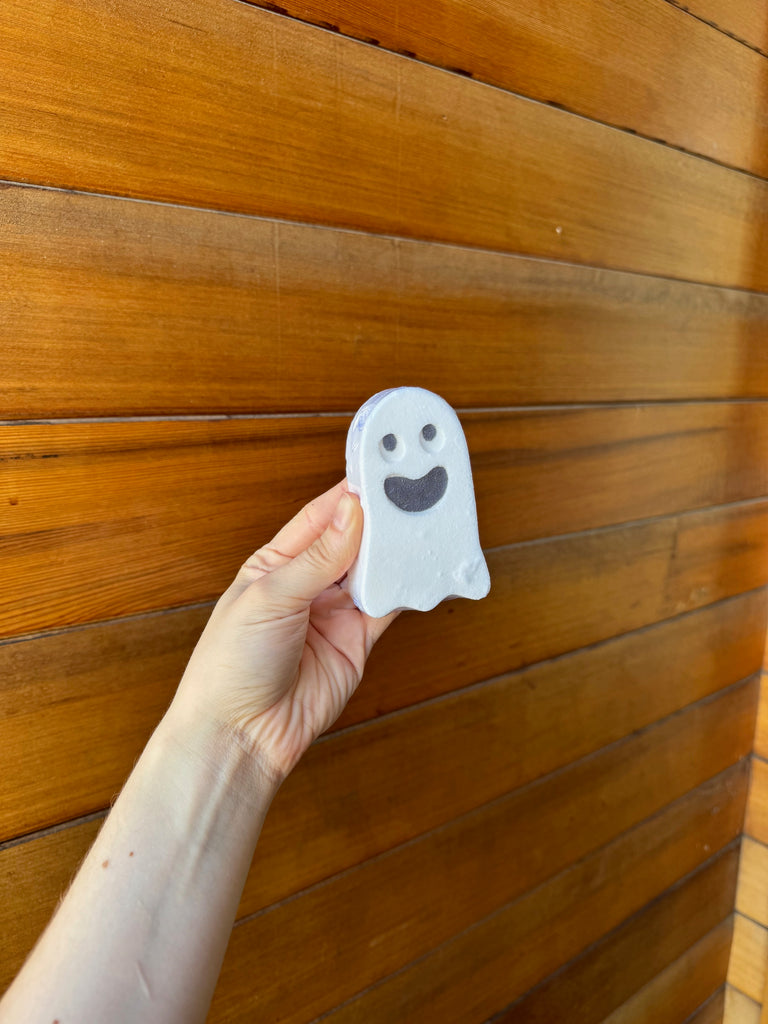 Ghost Bath Bomb by Poppy & Thyme
