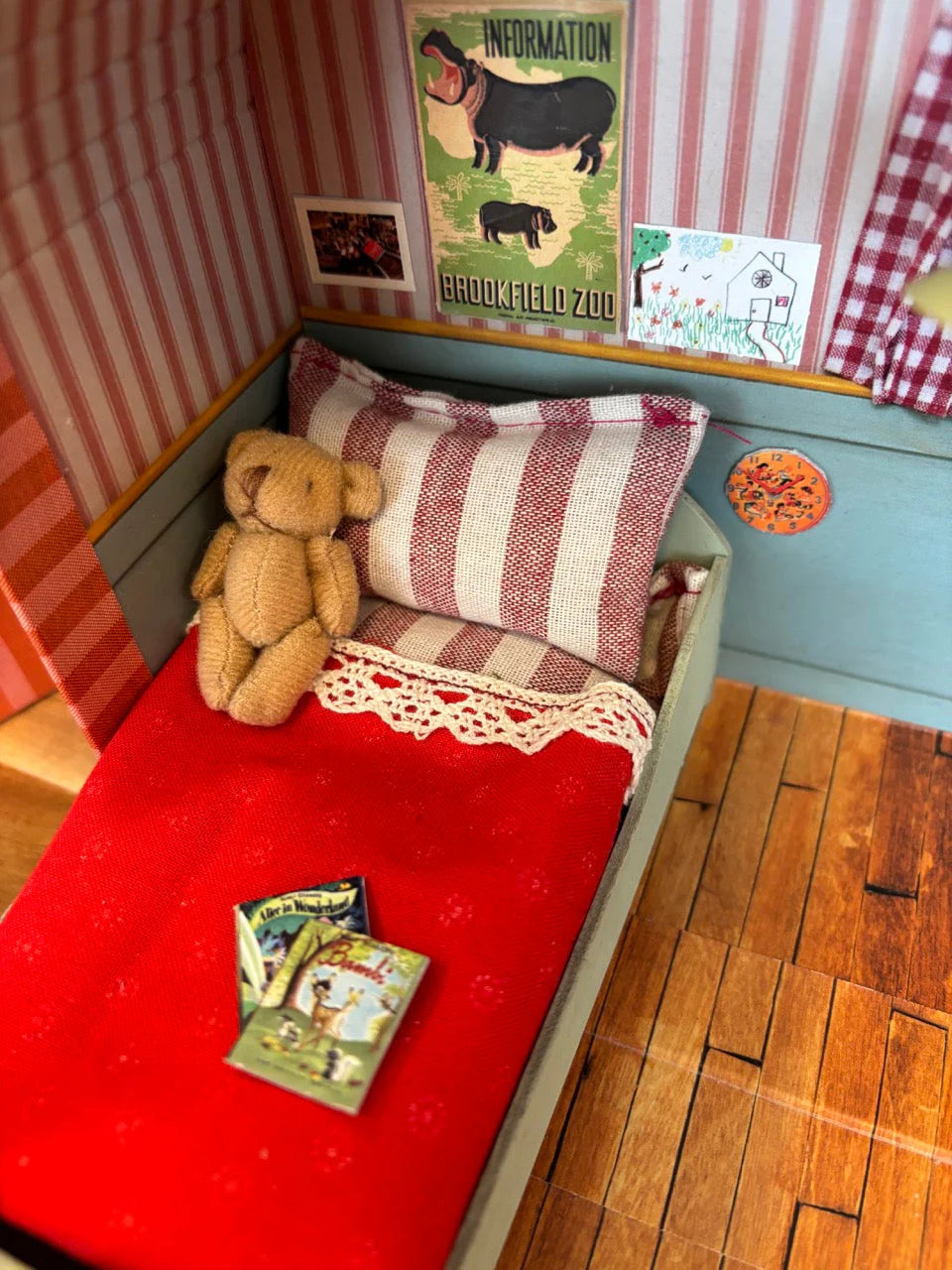 Mouse Mansion To Go - Bedroom by Sam &amp; Julia