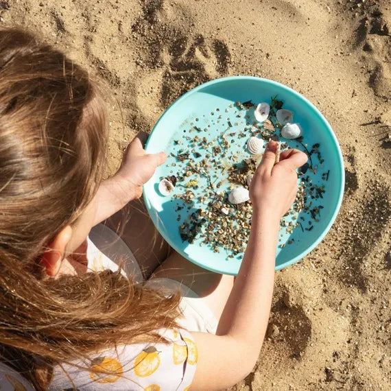 Flying Disc and Sand Scooper by Quut