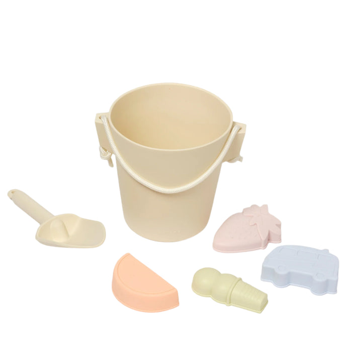 Silicone Bucket and Spade Set by SUNNYLiFE