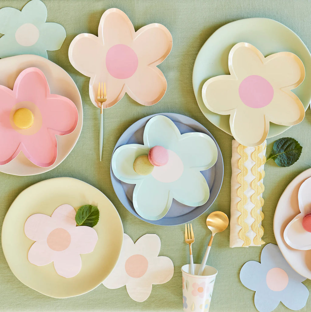 Daisy Shaped Plates by Meri Meri