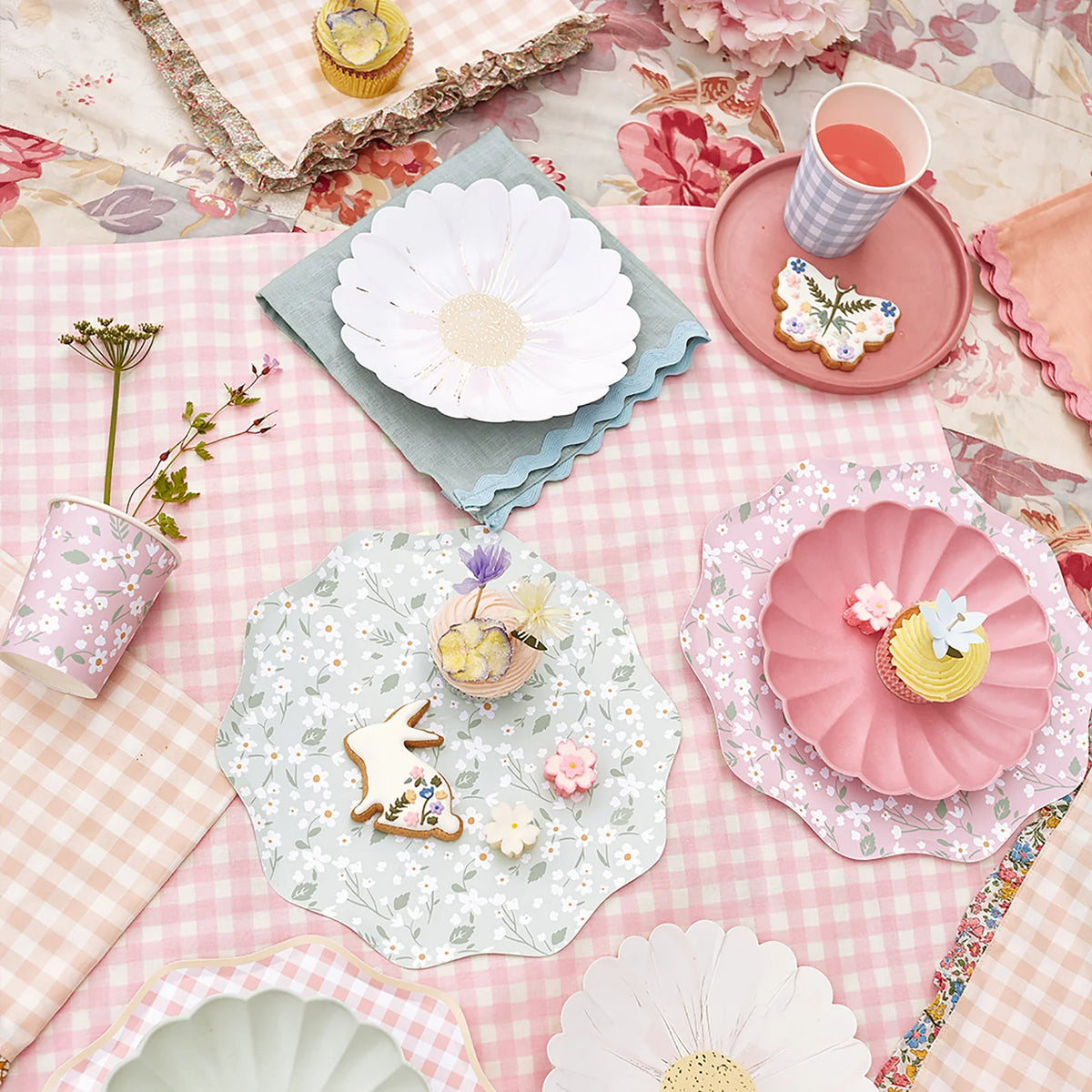 Ditsy Table Setting Ditsy Floral Dinner Plates – Mochi Kids