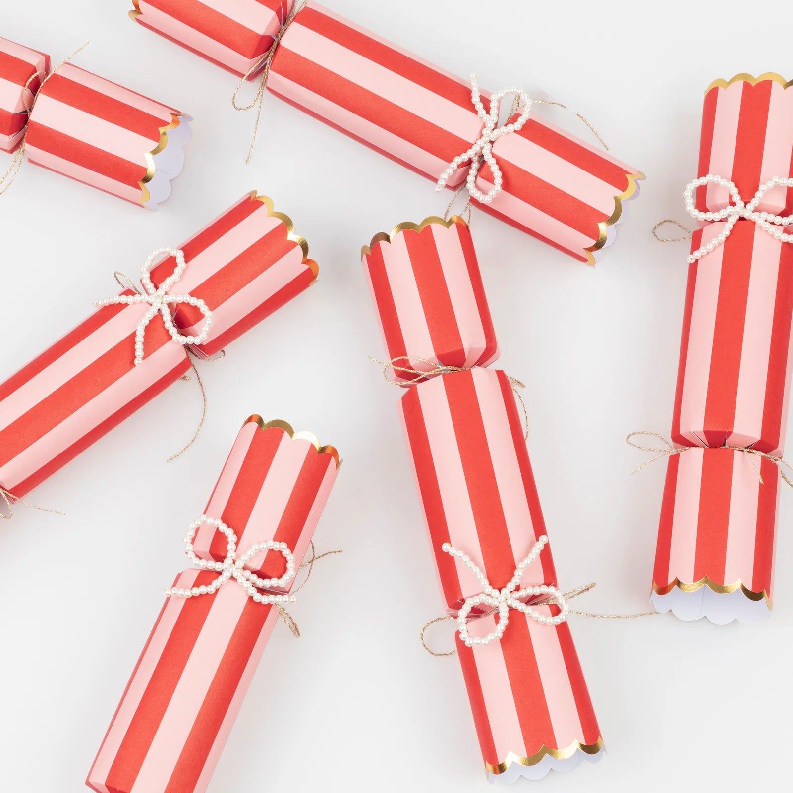 Pearl Bow Crackers