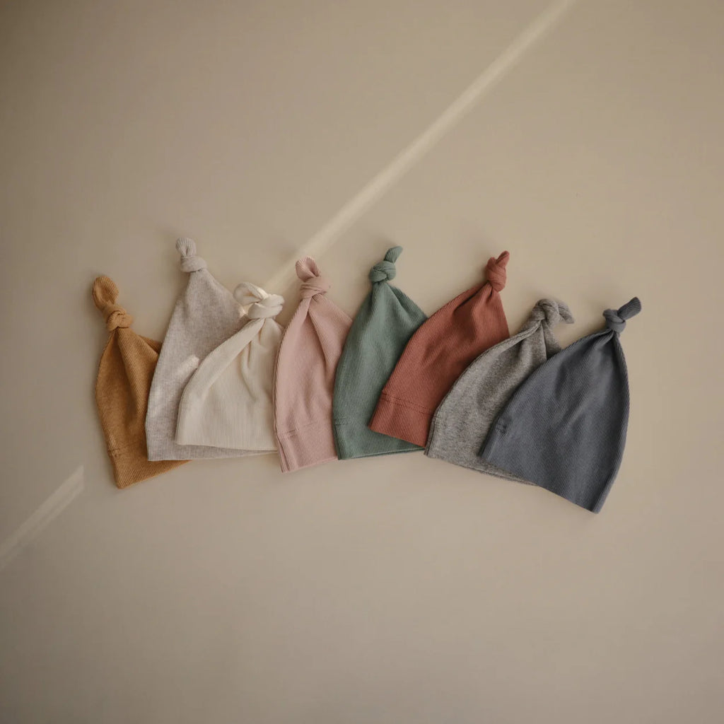 Ribbed Knotted Baby Gown + Beanie Set by Mushie